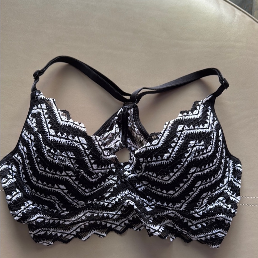 PINK Victoria's Secret Black and White Geometric Underwire Bra
